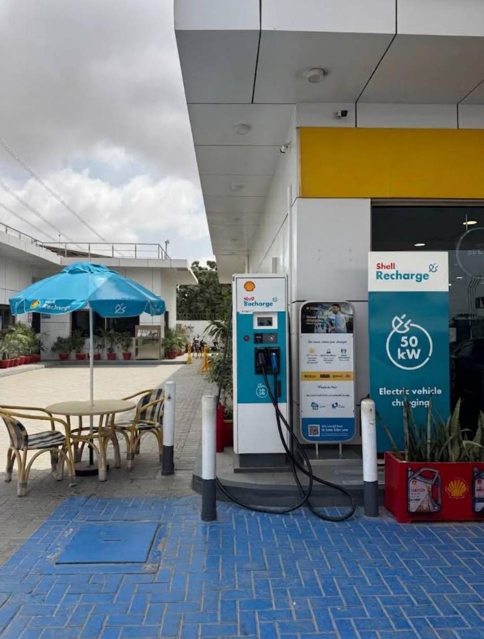 Shell Recharge Karachi Hyderabad M9 EV charging station in Karachi, 50 kW CCS2